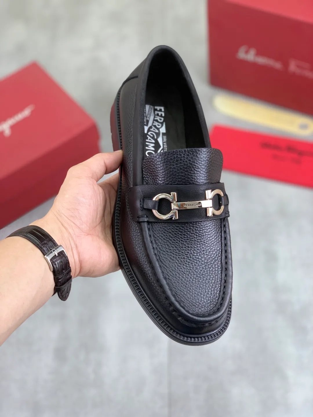 Men's Men's Shoes 💰P540💰[New Style] Water-dyed Niuli 🆘[Salvatore Ferragamo] Ferragamo's latest casual business leather shoes for men! Available at counters simultaneously! The fabric is made of specially imported original calfskin, the lining is made of imported water-dyed cowhide, and the original combination outsole is absolutely luxurious and leads the fashion trend. Matching code: 39-44 (38 45 customized) black optional